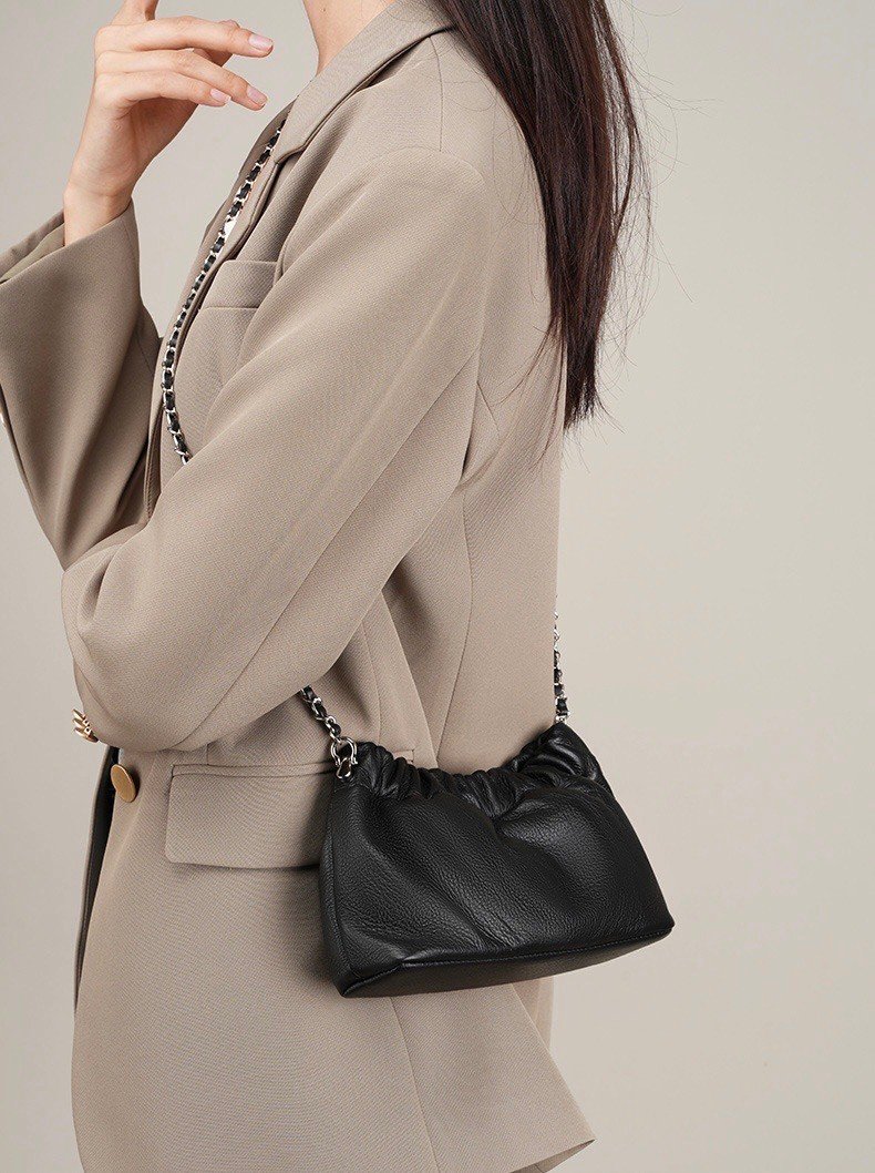 Shoulder bags Model 3053