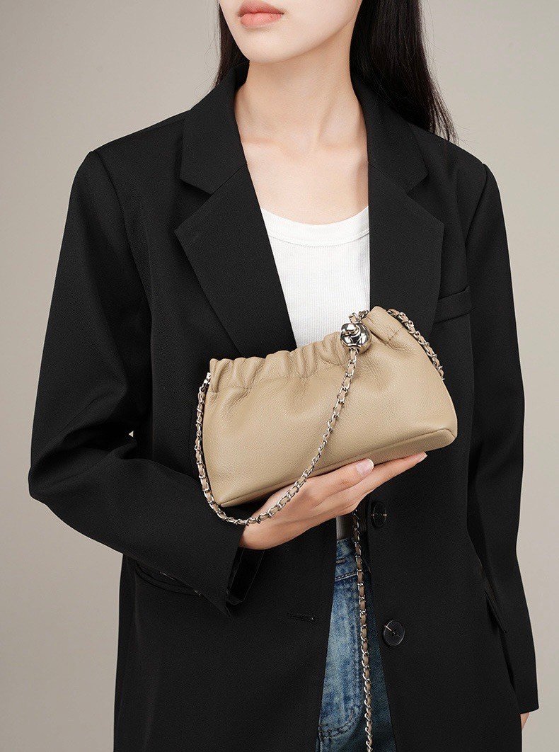 Shoulder bags Model 3053