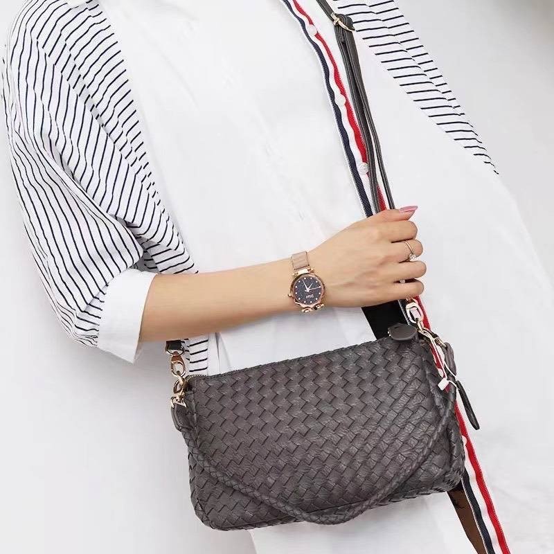 Woven handbag Model 102